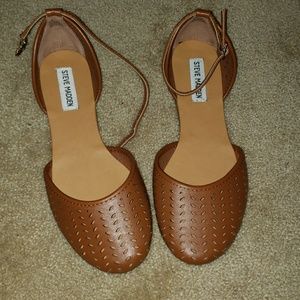 Flat Steve Madden  shoes with strap